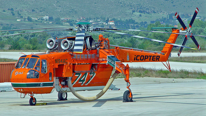 Illustration for article titled This Insane Lego Helicopter Is Made With 100,000 Pieces